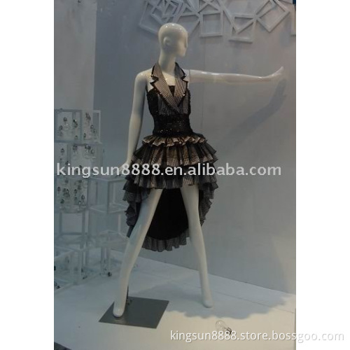 windows mannequin for dress display